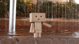 box robot standing on the concrete HD wallpaper